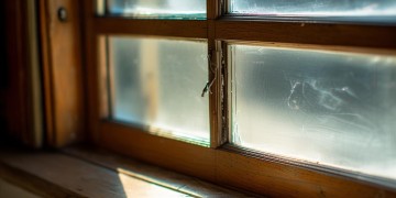 窗户漏风物业会管吗？