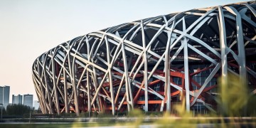 北京鸟巢是由保利物业负责管理吗？