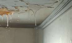 顶楼漏水要物业负责吗？